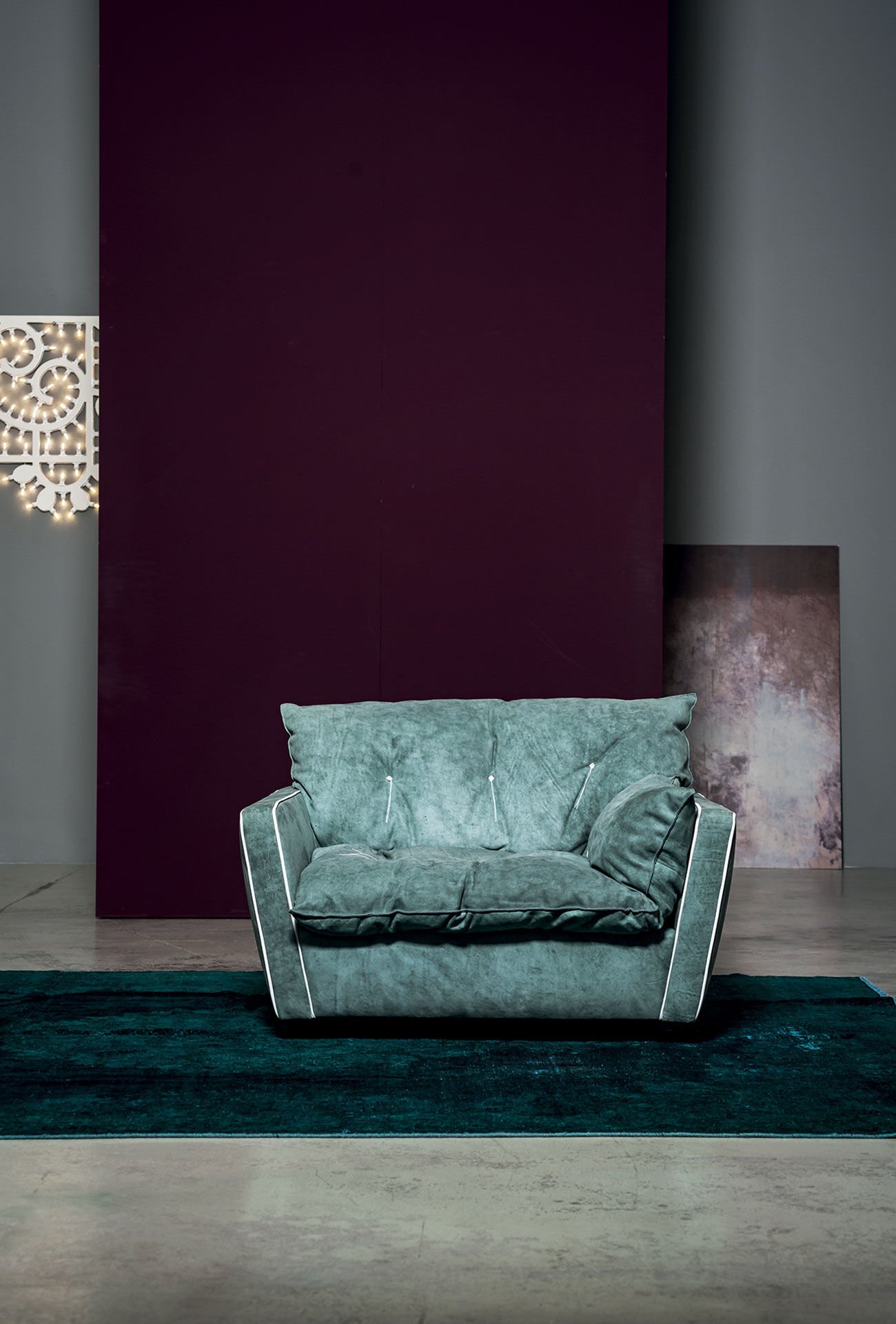 Light Gray Modern Swivel Armchair with Tufted Cushion & Decorative Stitching