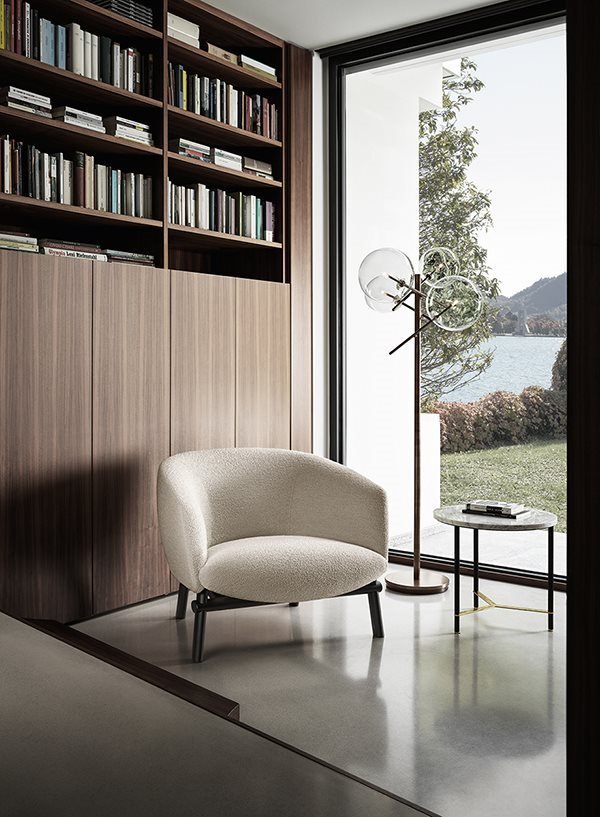 Curved Upholstered Swivel Armchair Linen Fabric Modern Comfortable Accent Chair