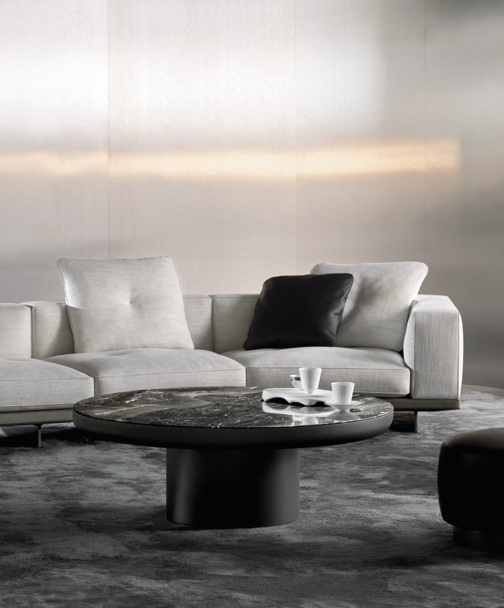 Minimalist Green Marble Round Coffee Table Metal Pedestal